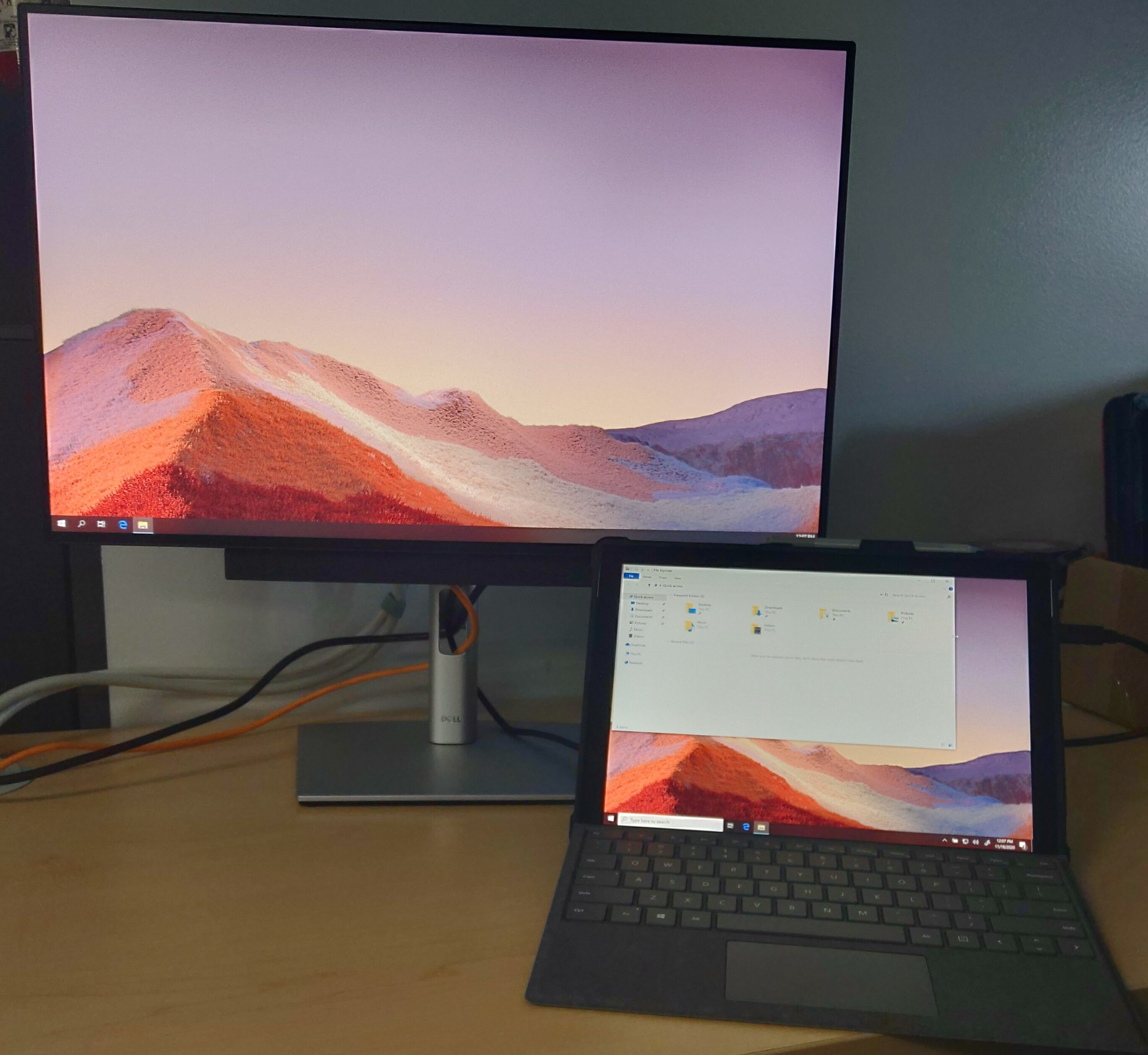 Surface Pro connected to U2421E